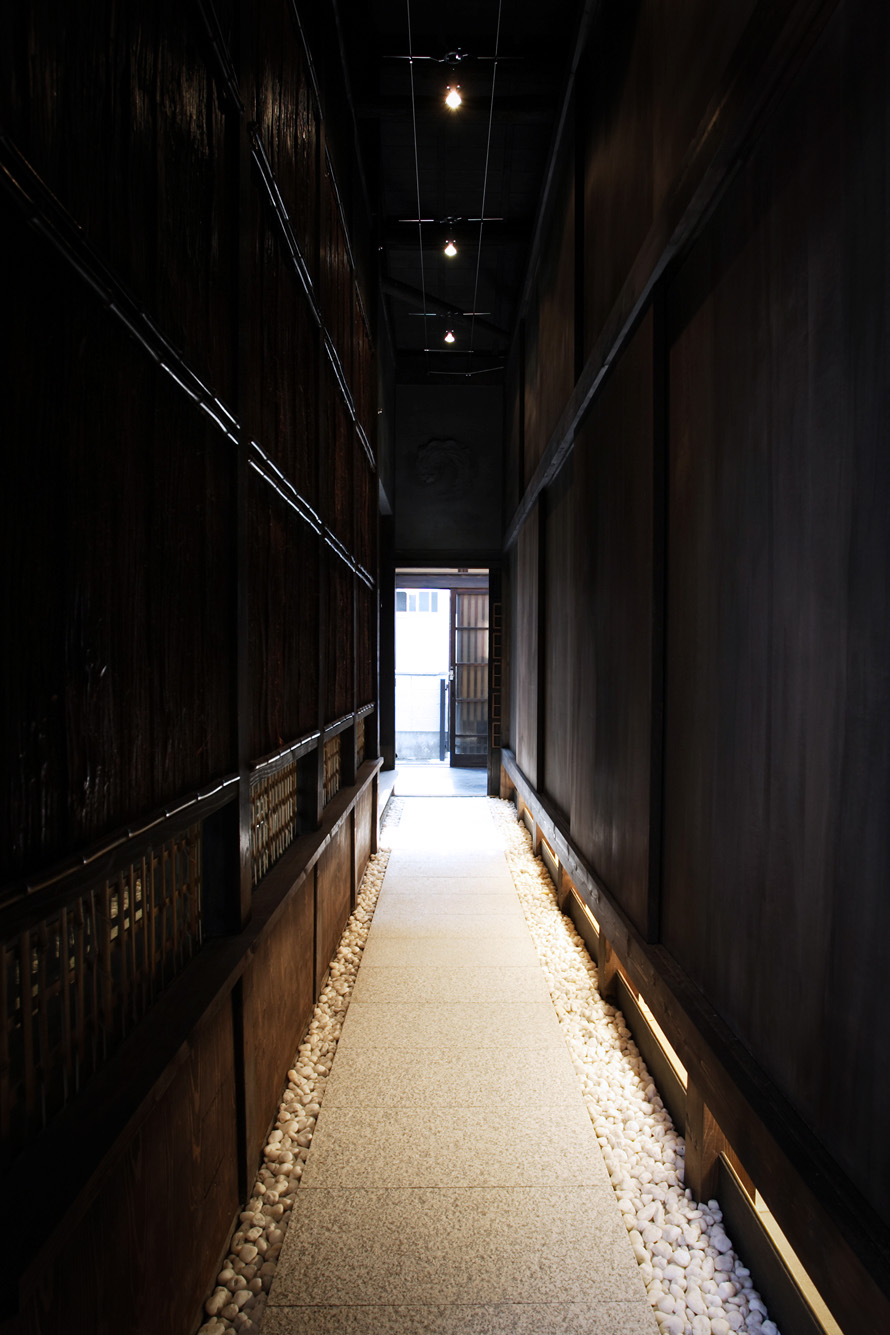 京町家リノベーション　奥行きと広がりのある玄関
