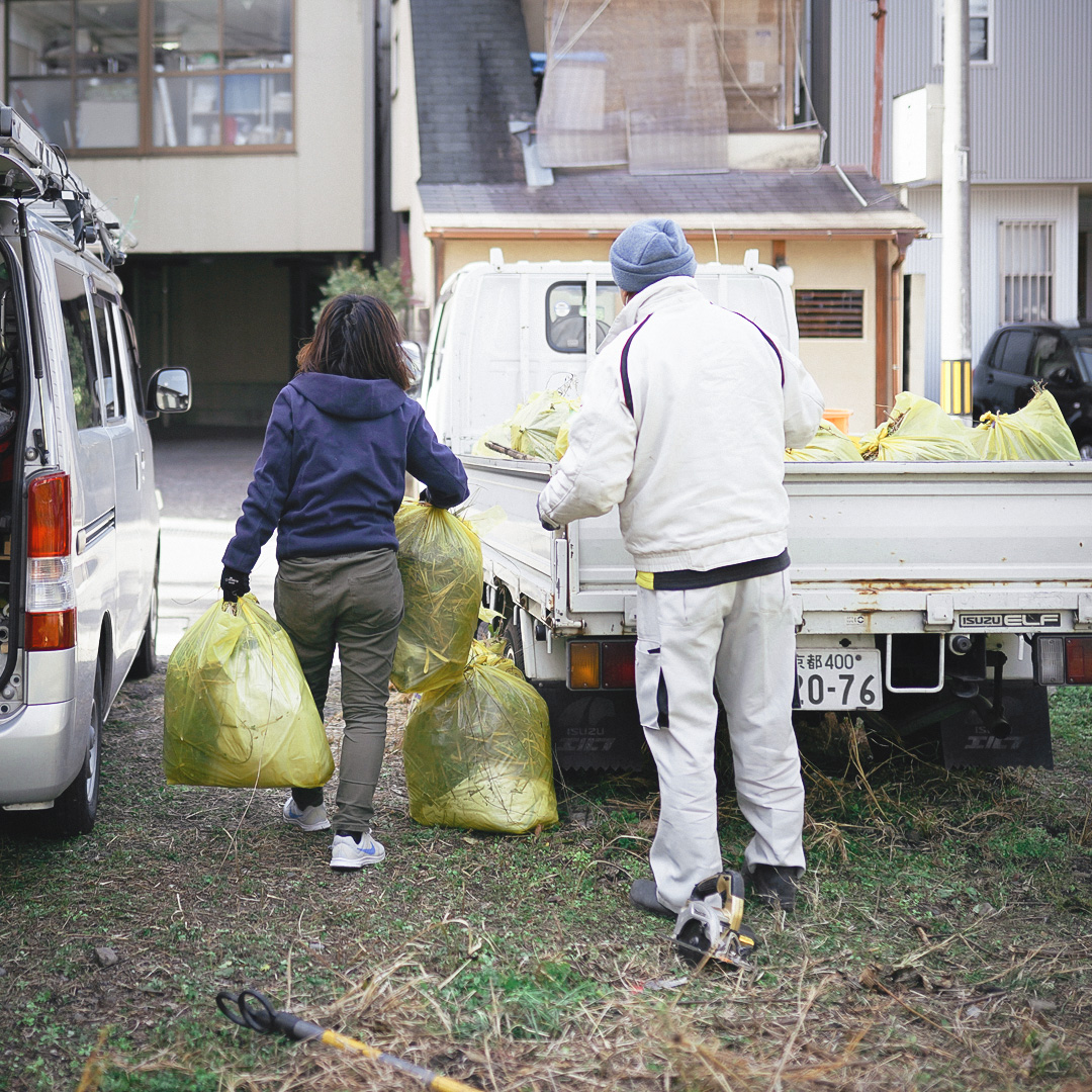 ゴミ袋が沢山 建築女子