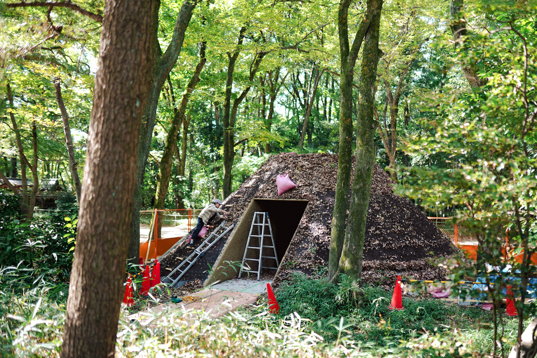 京都の森に建てられた不思議な丸い建物