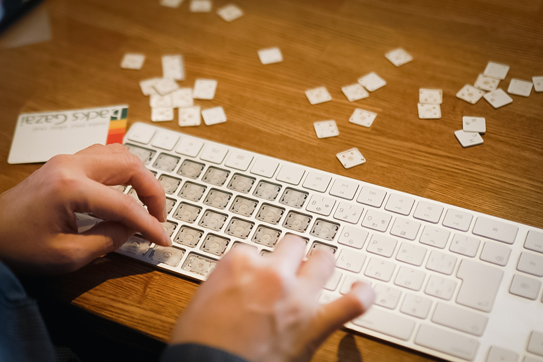 Apple　Magic Keyboard を分解する京都スタッフT