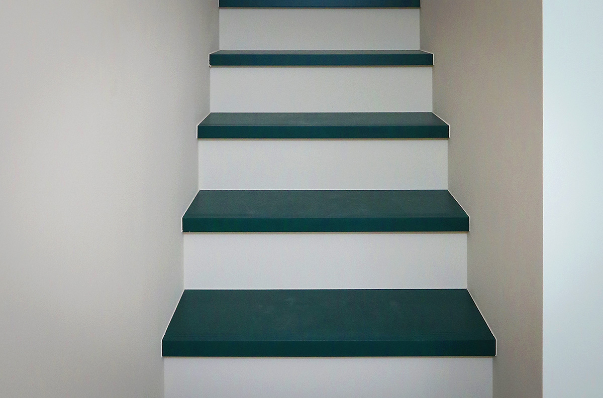 階段塗装 グリーン