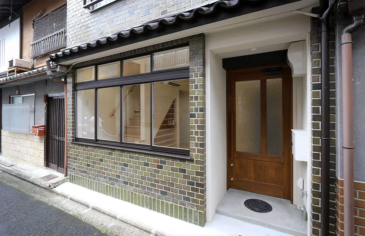 元々の町家の雰囲気を生かした外観。京町家リノベーション 京都着物レンタル フォトスタジオ