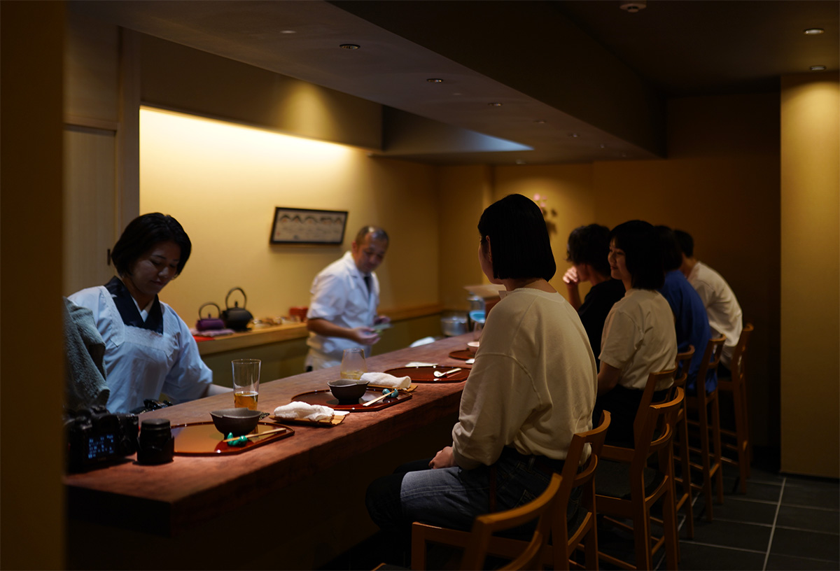 京都市 店舗改装 京料理 空間デザイン 銘木無垢カウンター