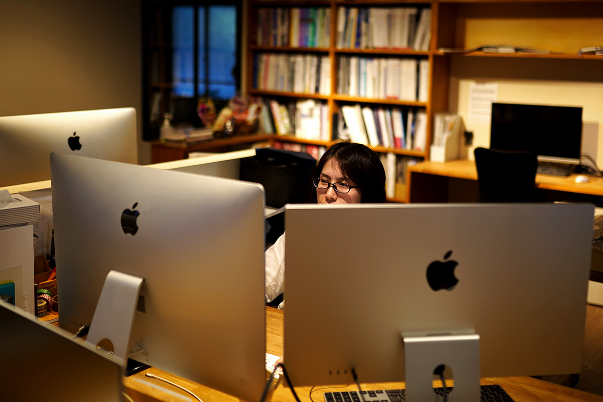 Apple Mac 設計事務所 工務店 デザイン　デュアルディスプレイ