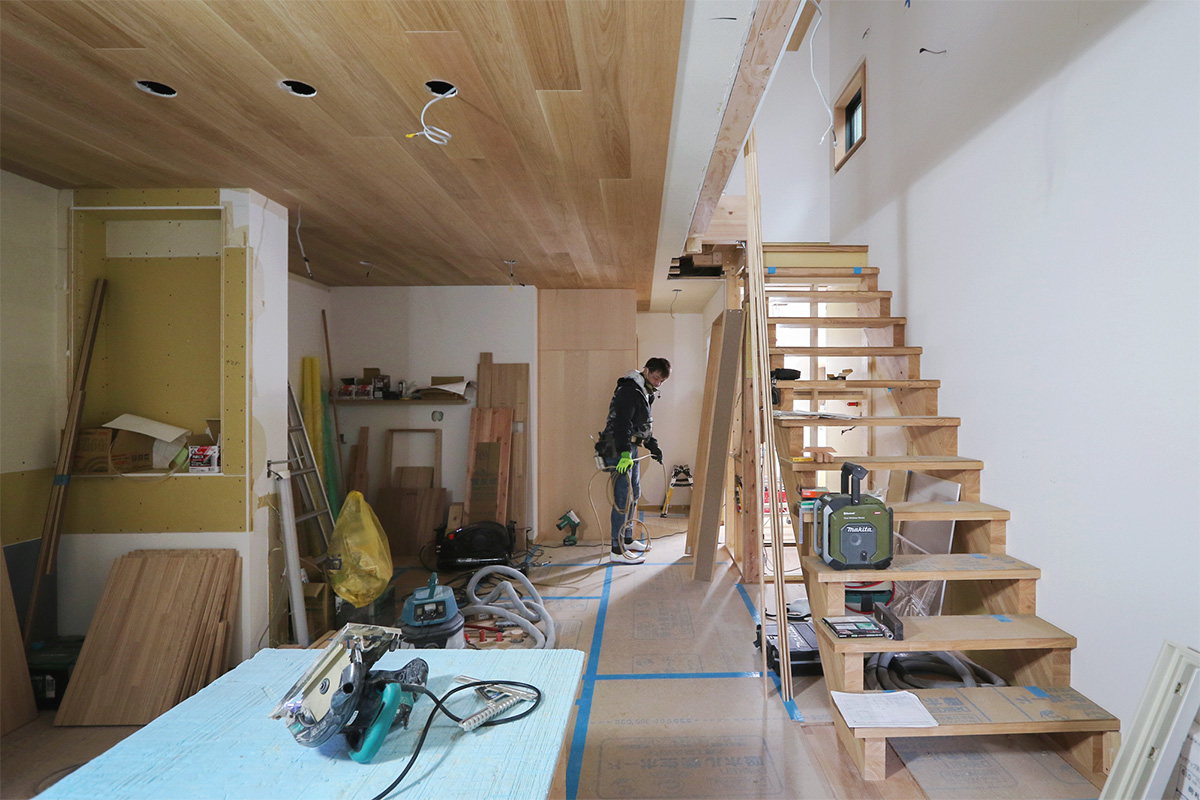 ストリップ階段もつきました。京都市東山区 新築住宅リノベーション