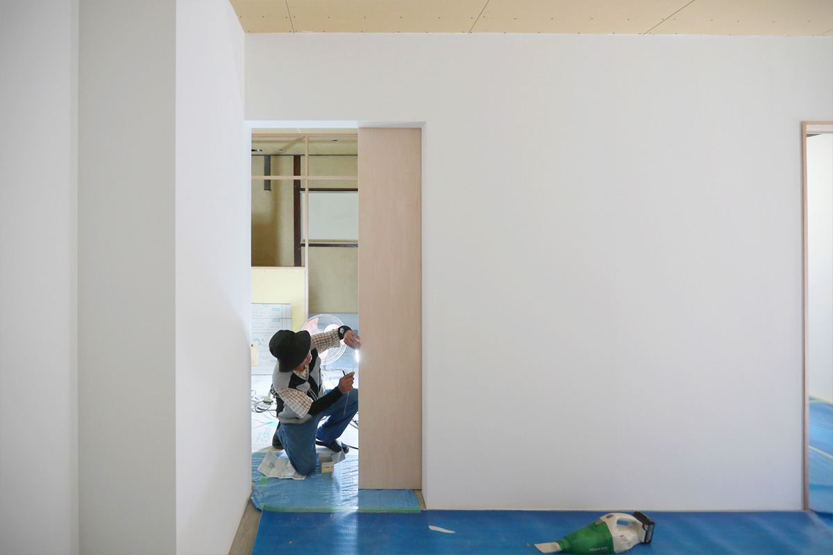 アウトセット建具　引き戸吊り込み