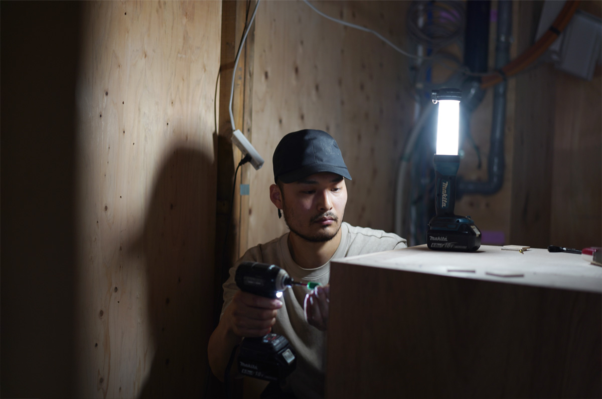 京都の家具職人が取り付け