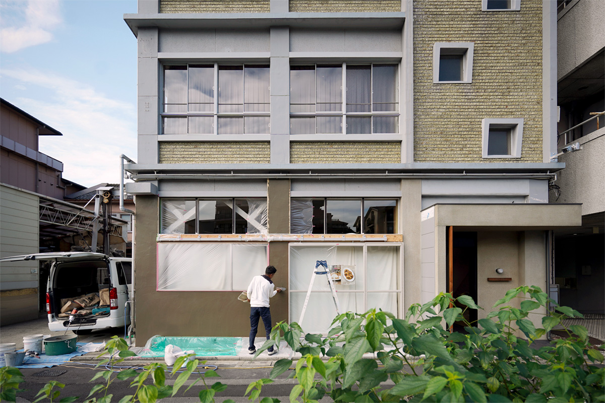 左官モルタル骨材入り拭き取り仕上げ