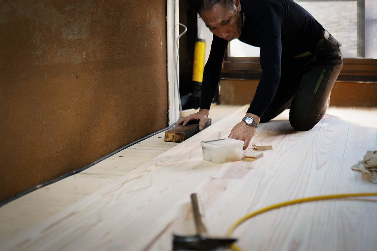 無垢材 杉フローリング 大工さん