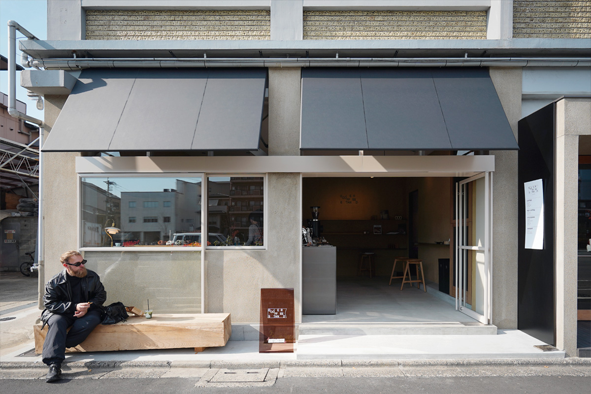 京都店舗デザイン事例　二条城北　GIER COFFEE STAND　コーヒースタンド外観 ファサード