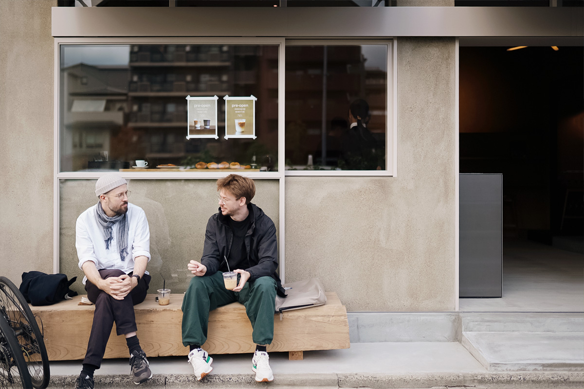 店舗設計 ケヤキ無垢材ベンチ 角材ベンチ 小さな居場所　