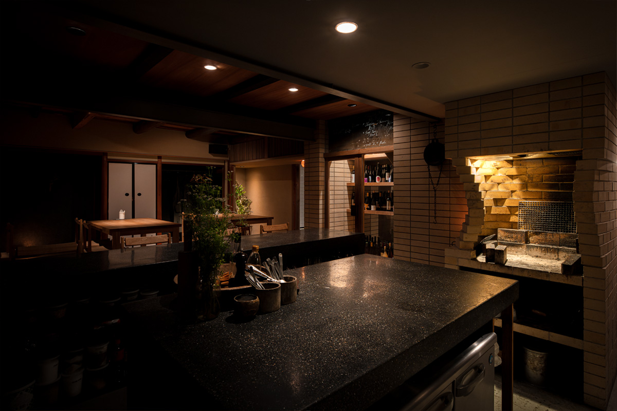 Baduの厨房スペース レンガの炭焼