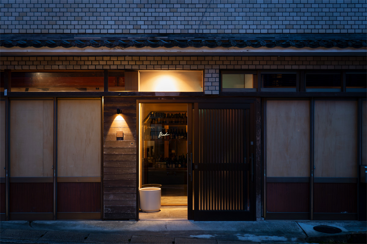 大正元年に建てられた京町家を柳原照弘氏のデザイン監修のもと改修