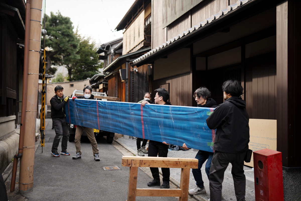 京都市東山区 無垢カウンター材搬入