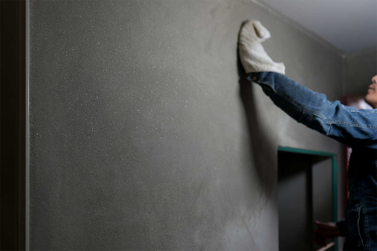 京都の職人 左官 洗い出し仕上げ width=