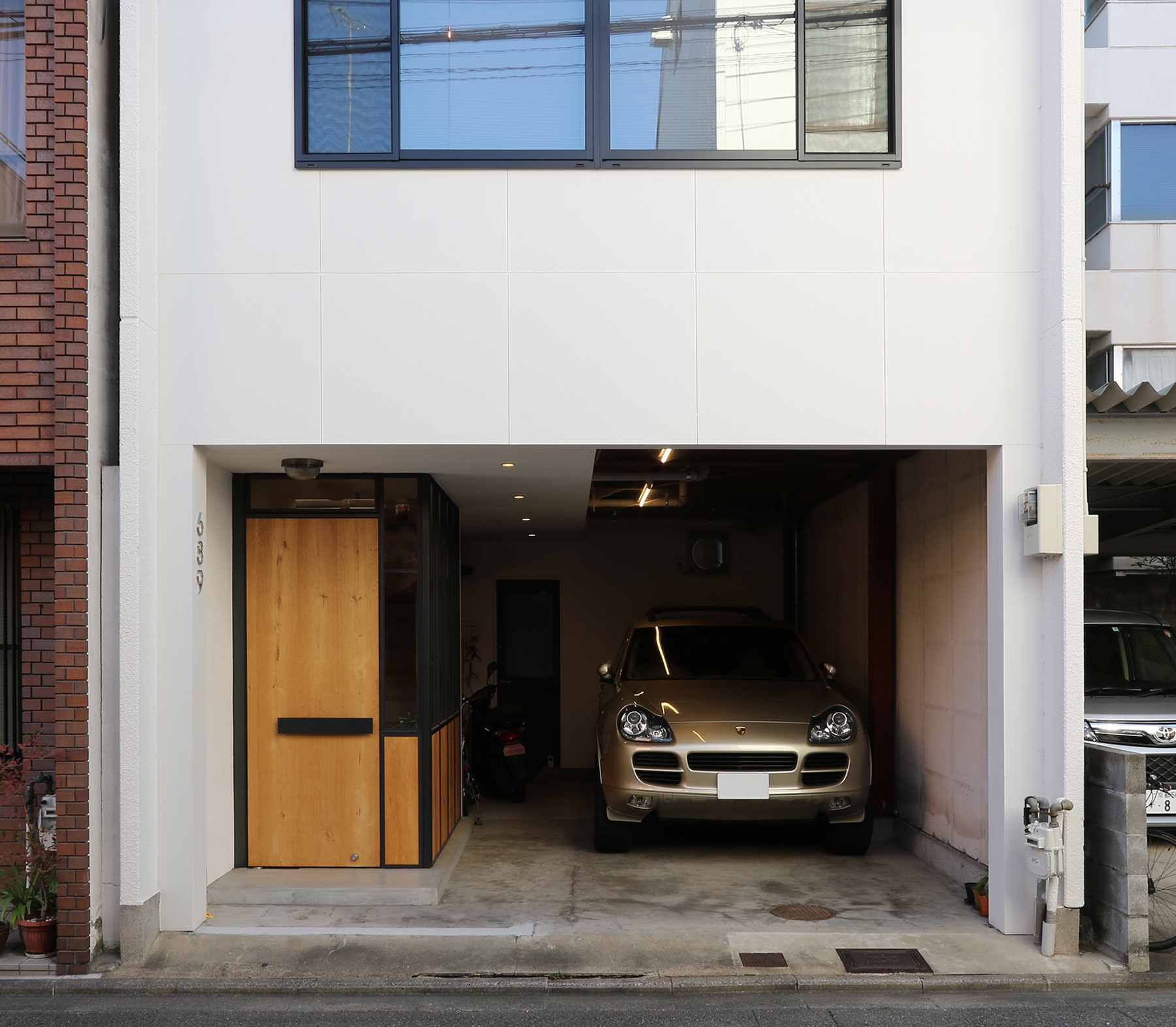 エントランス 外観｜白い家｜鉄骨造3階建デザインリノベーション 京都