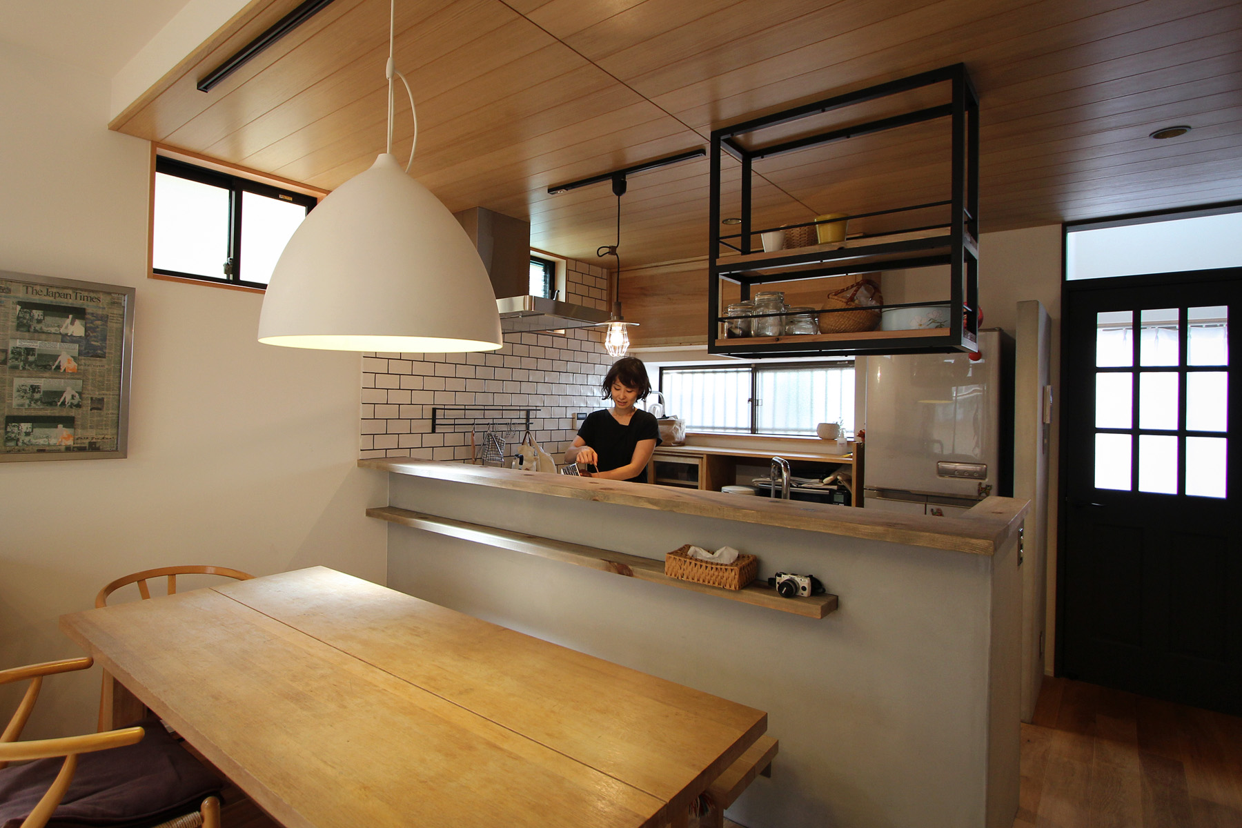 デザインリノベーション京都|無骨 レトロ おしゃれ空間 モルタルキッチン リビングダイニング空間 
