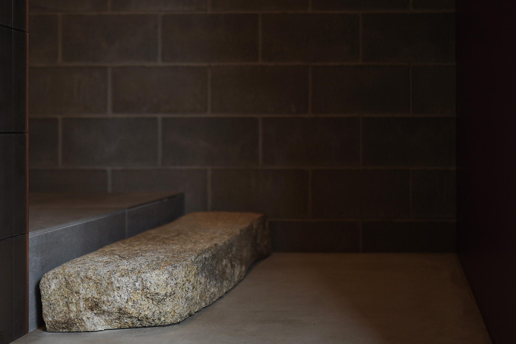 重厚感のある沓脱石 京都店舗改装事例