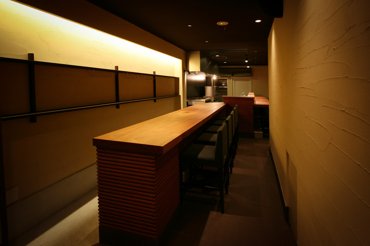 京都市左京区 和食屋店舗デザイン 無垢一枚板カウンター 店舗改修 barスタイル